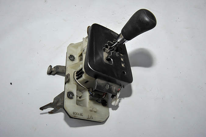 6 SERİSİ ÇIKMA PARÇA OTOMATİK VİTES KUTUSU.JPG